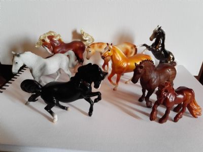 6051 70th Anniversary Stablemate Blind Bags - Full Box